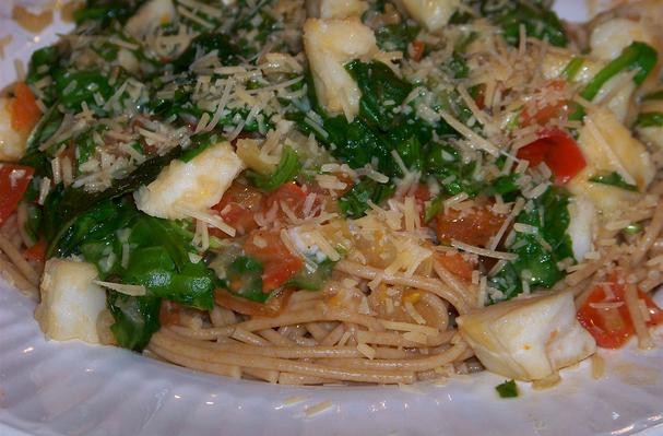 Colorful Tomato and Spinach Seafood Pasta Recipe